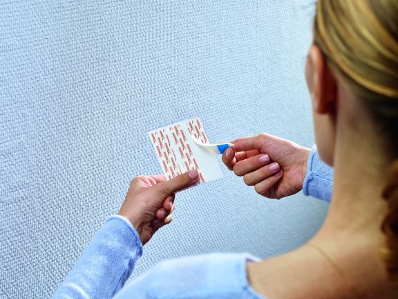 Tesa Klevende Spijker voor behang pleisterwerk 1kg 77773 00000 00 TBH 1 39342