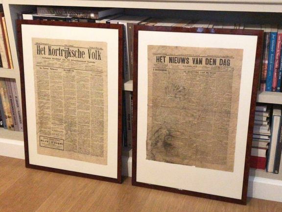 2 oude kranten artikelen ingekaderd door Justframeit.be